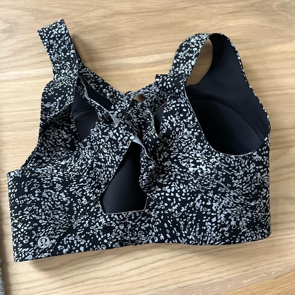 Lululemon Energy Sports Bra. Size 32DD. - Picture 2 of 2